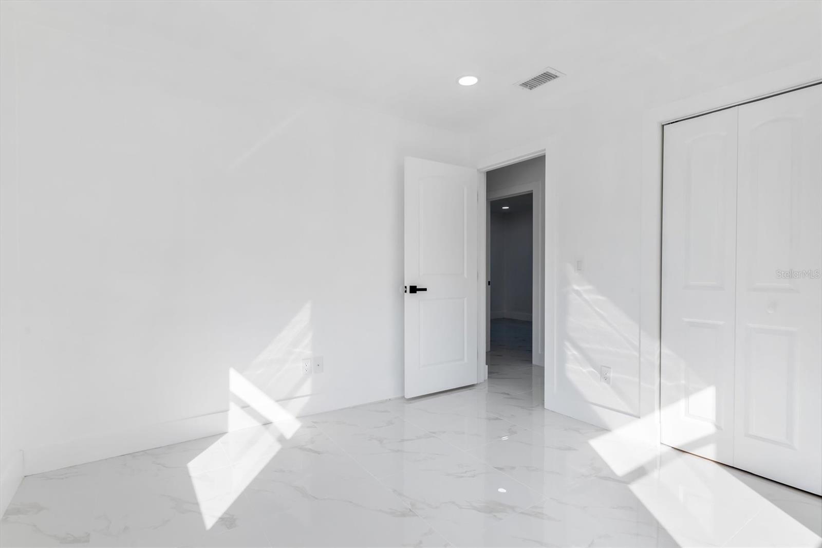 Listing photo id 20 for 18289 Eblis Avenue