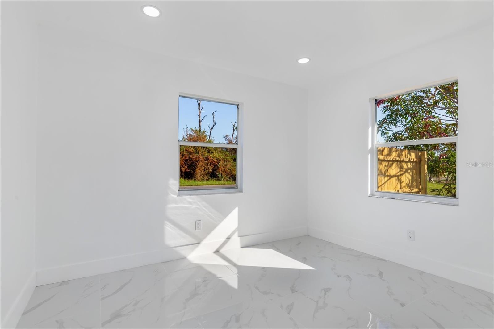 Listing photo id 21 for 18289 Eblis Avenue