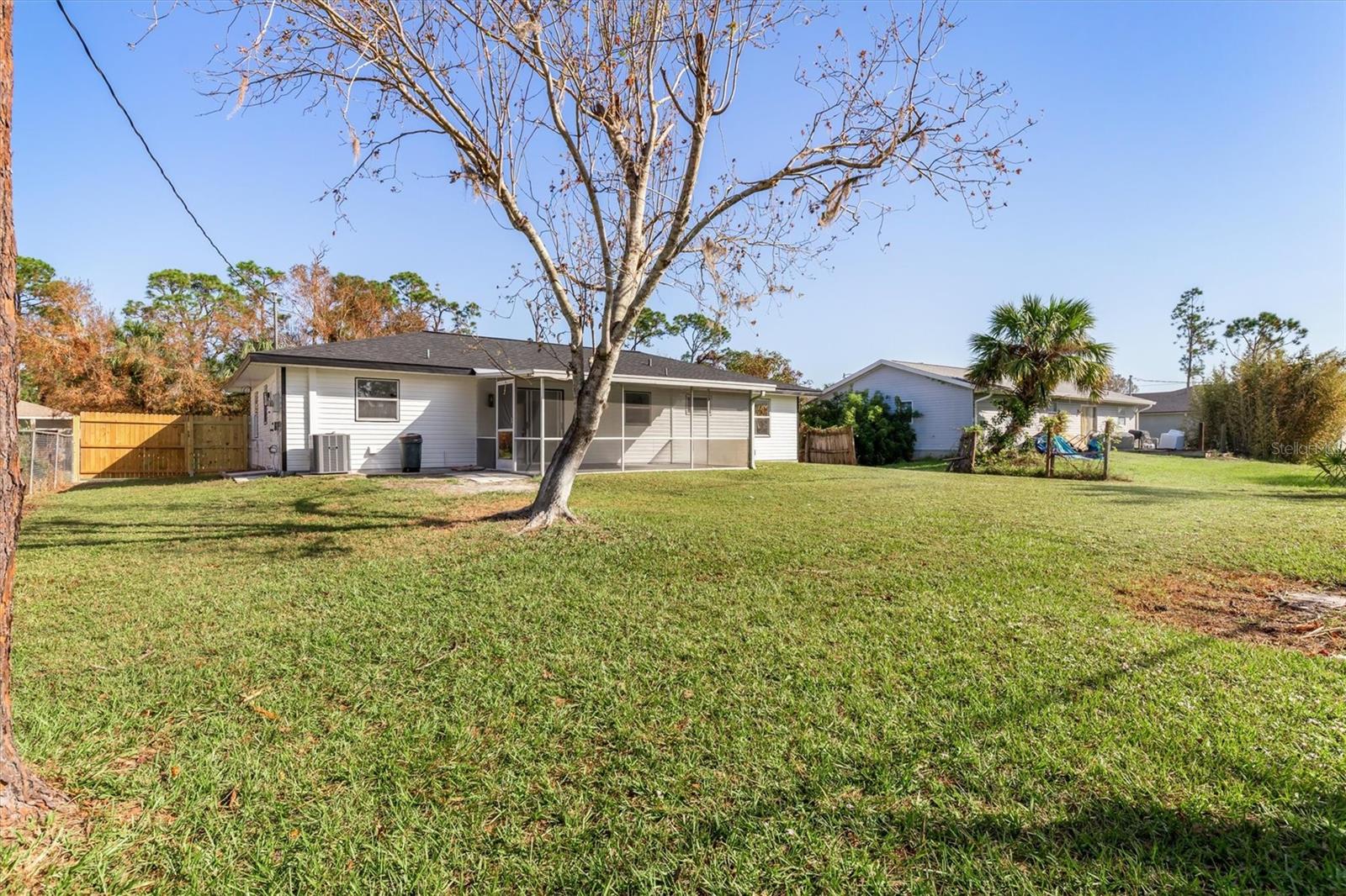 Listing photo id 28 for 18289 Eblis Avenue