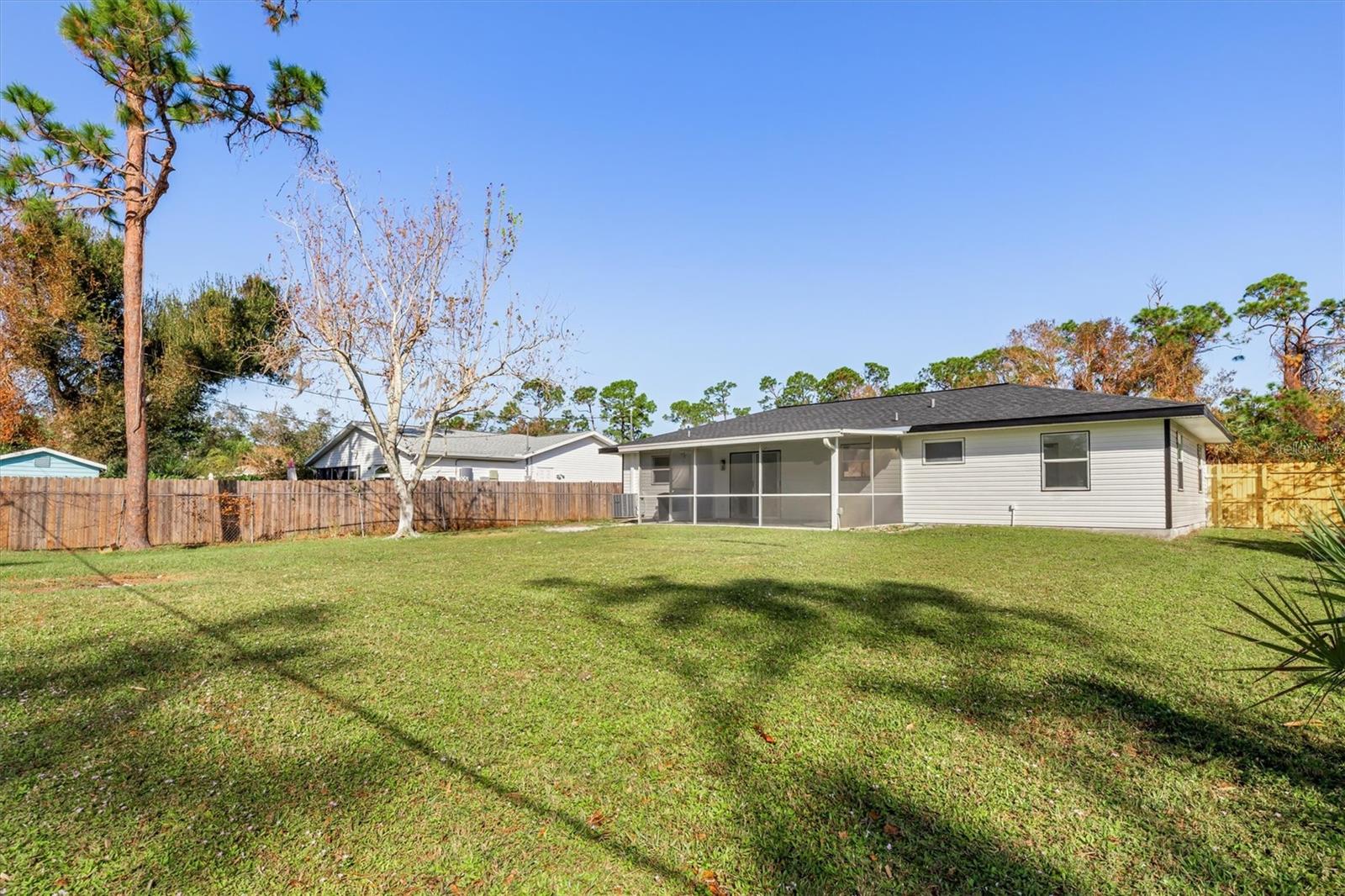 Listing photo id 30 for 18289 Eblis Avenue