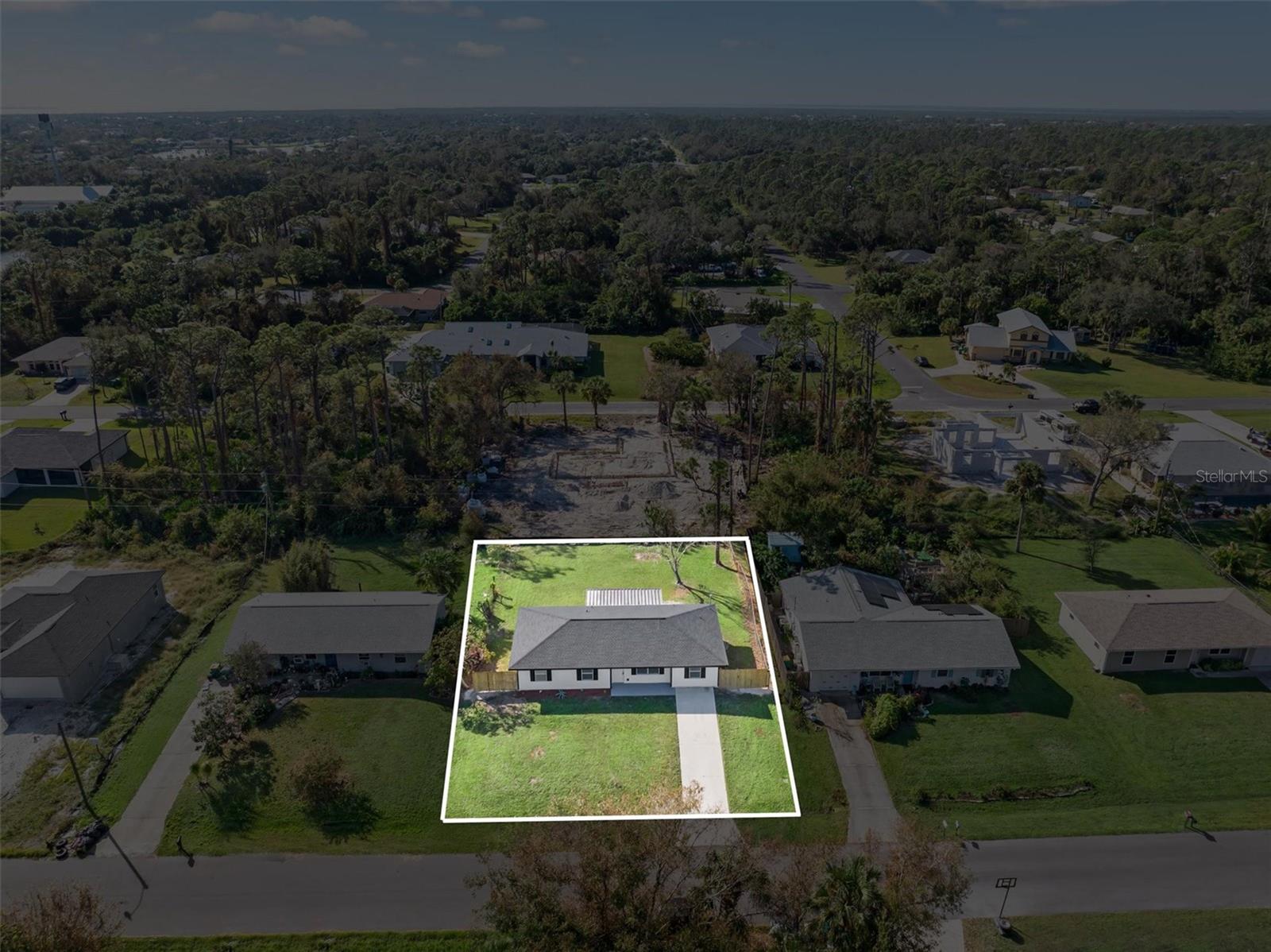 Listing photo id 35 for 18289 Eblis Avenue