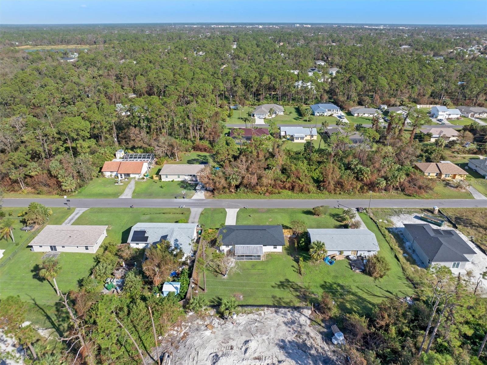 Listing photo id 38 for 18289 Eblis Avenue