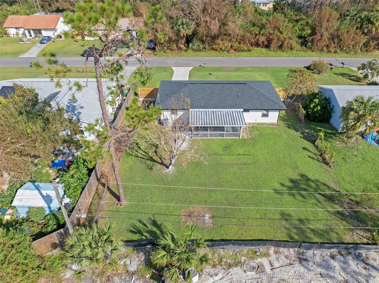 Listing photo id 40 for 18289 Eblis Avenue