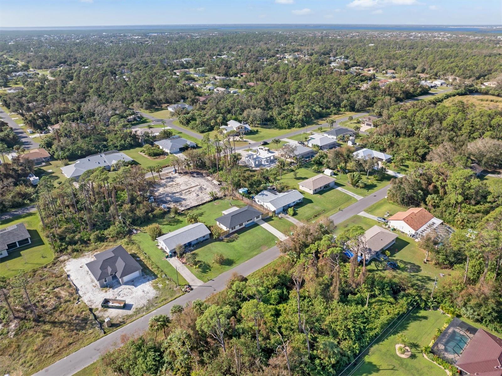 Listing photo id 44 for 18289 Eblis Avenue