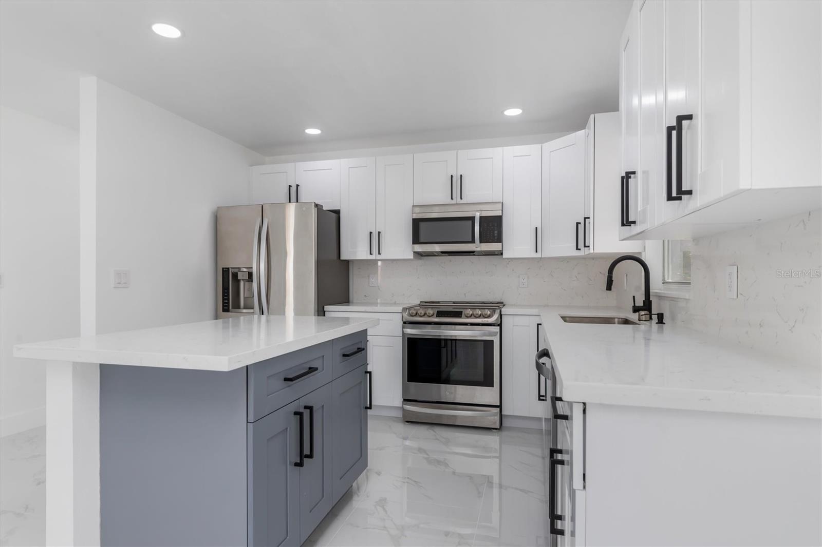 Listing photo id 7 for 18289 Eblis Avenue