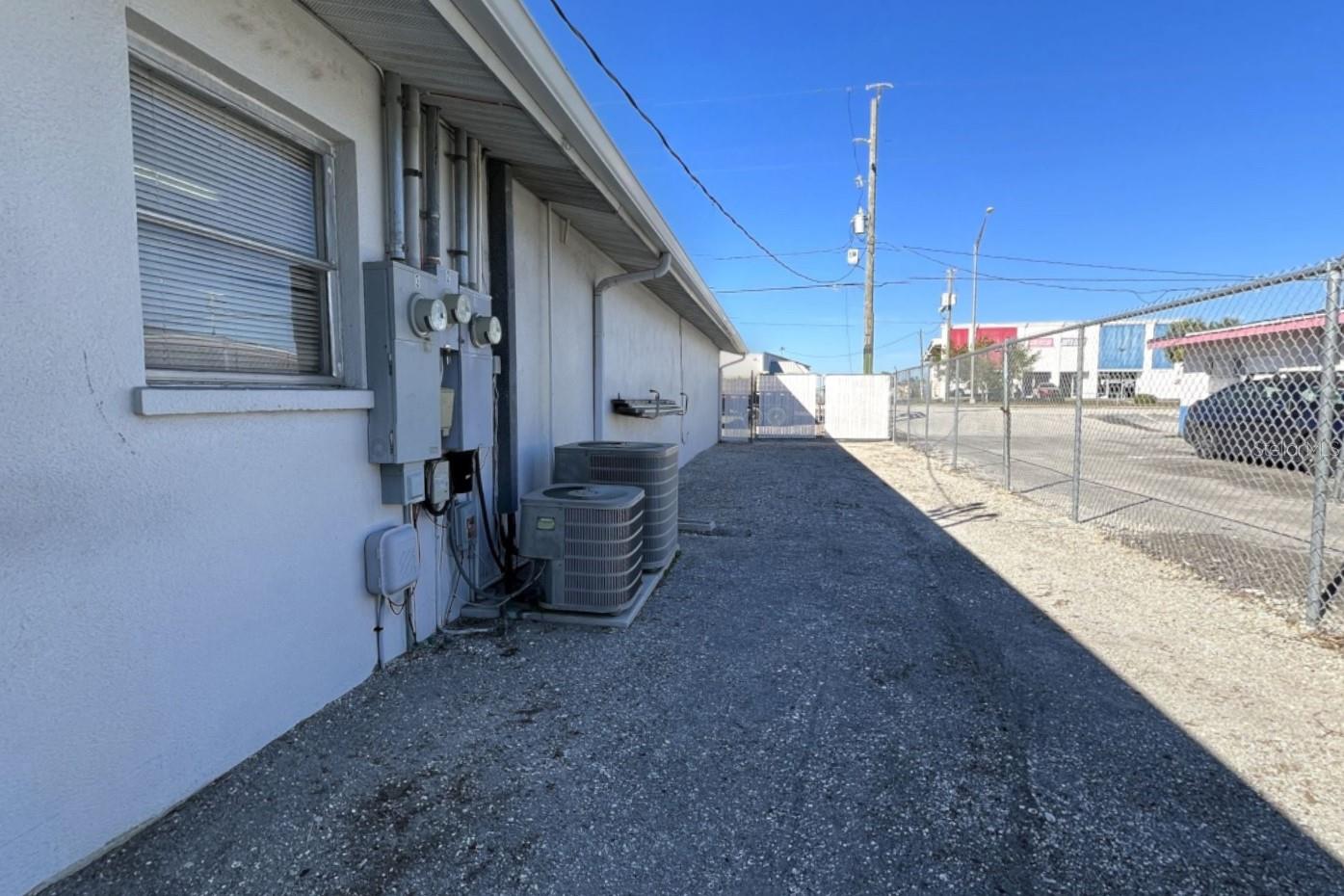 Image 18 of 29 For 23263 Harborview Rd