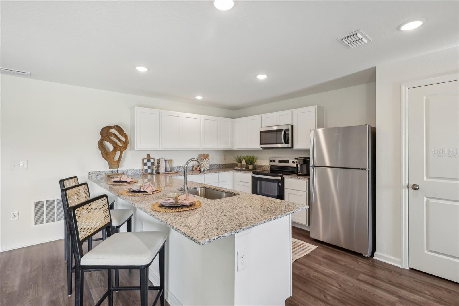 Image 9 of 32 For 16307 Alcira Circle