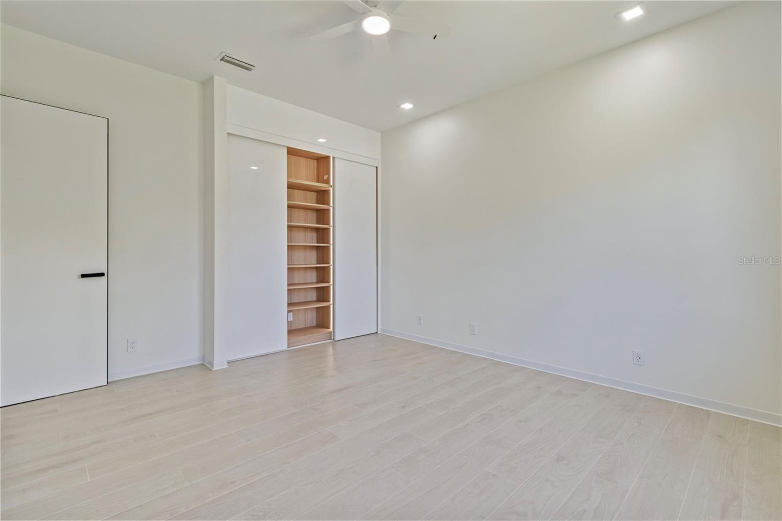 Image 10 of 71 For 15048 Hennipen Circle