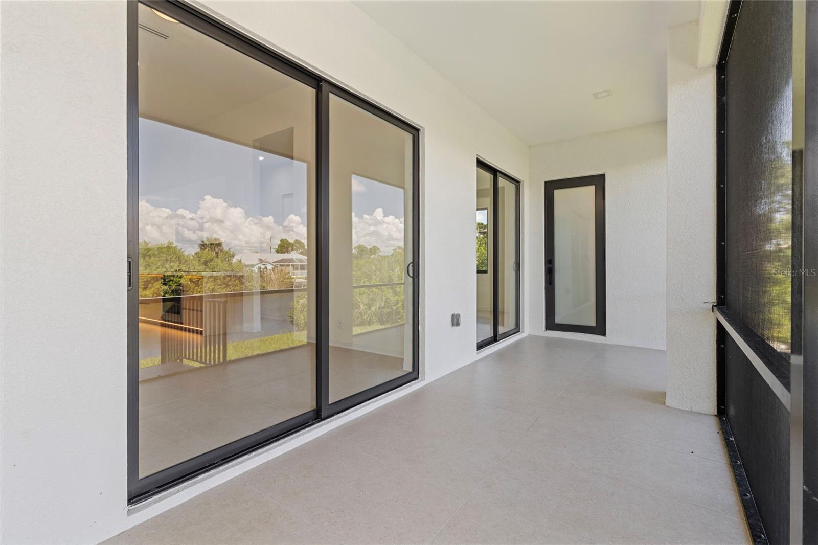 Image 15 of 71 For 15048 Hennipen Circle