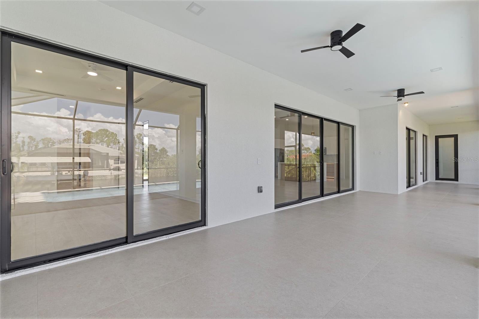 Image 20 of 71 For 15048 Hennipen Circle