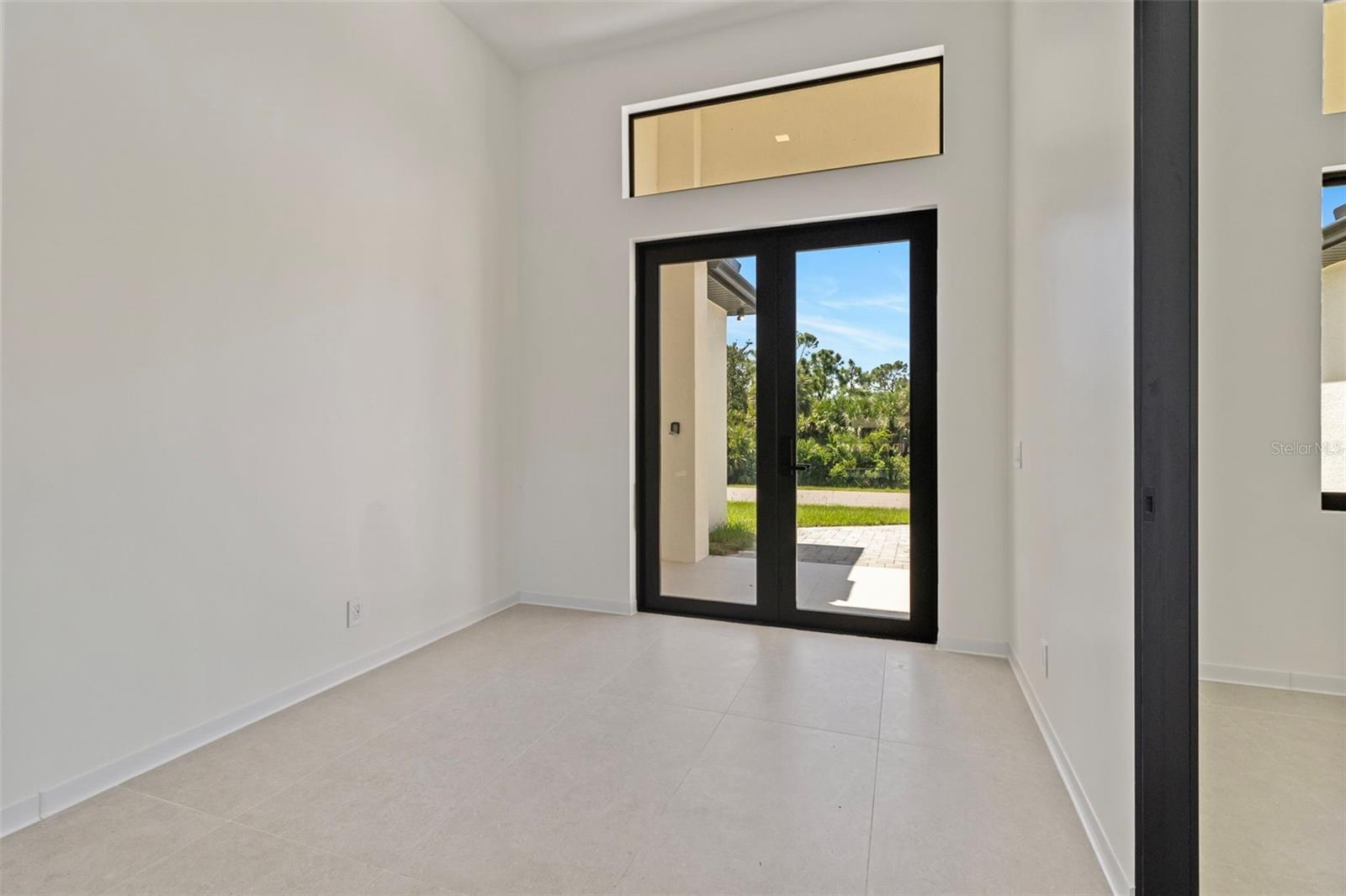 Image 37 of 71 For 15048 Hennipen Circle