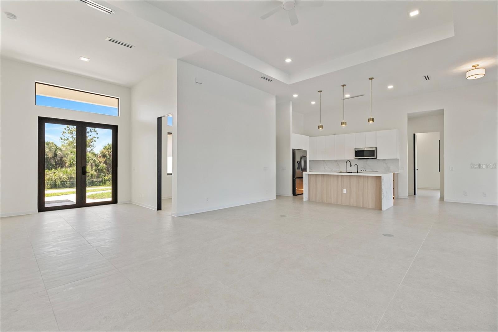 Image 39 of 71 For 15048 Hennipen Circle