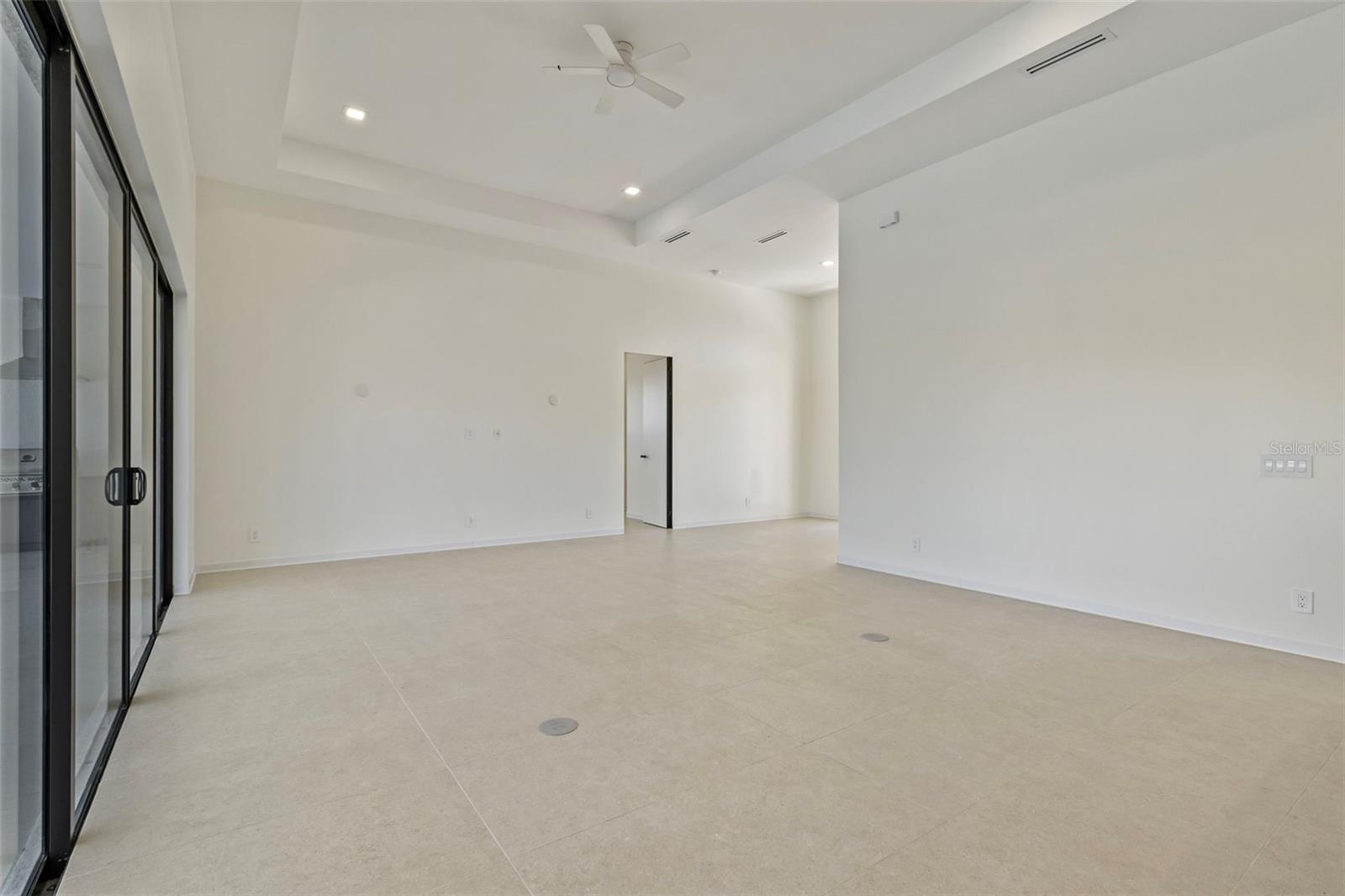 Image 40 of 71 For 15048 Hennipen Circle