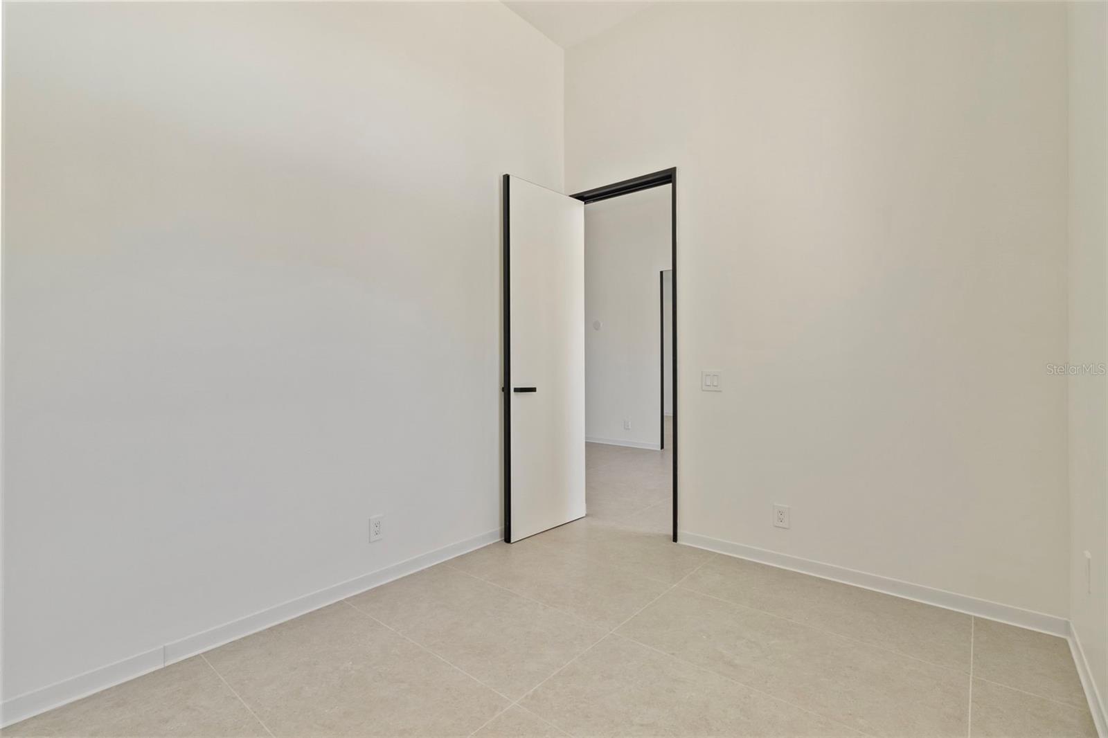 Image 51 of 71 For 15048 Hennipen Circle