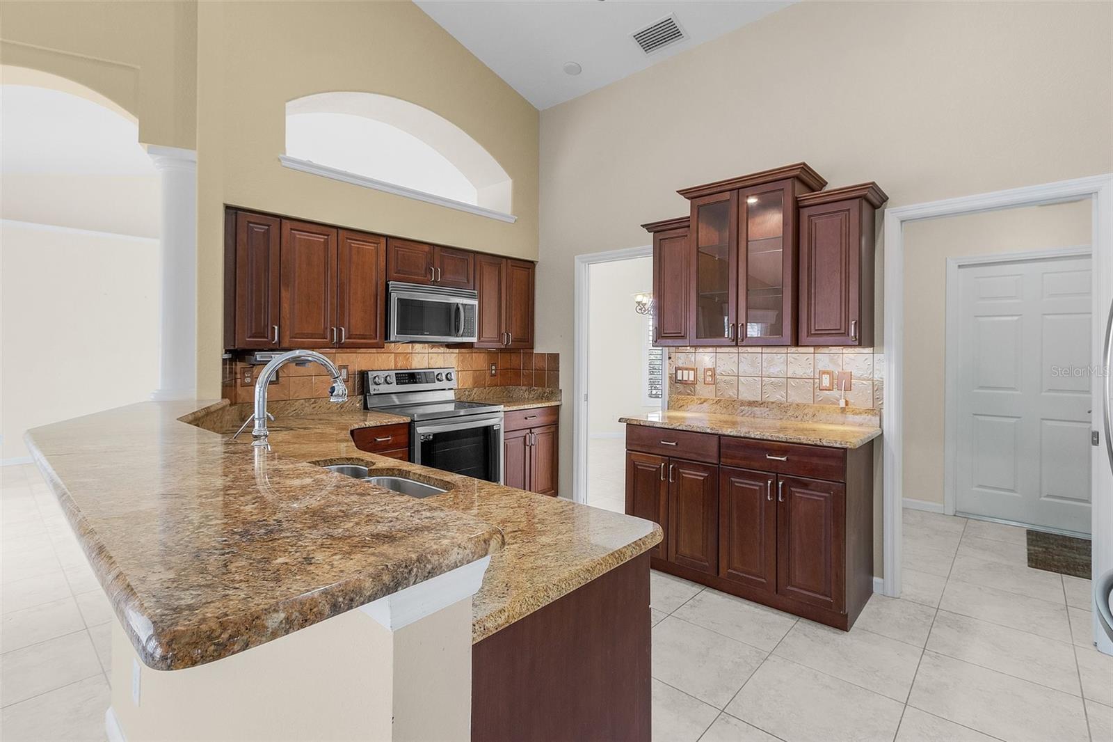 Image 10 of 32 For 15460 Longview Road