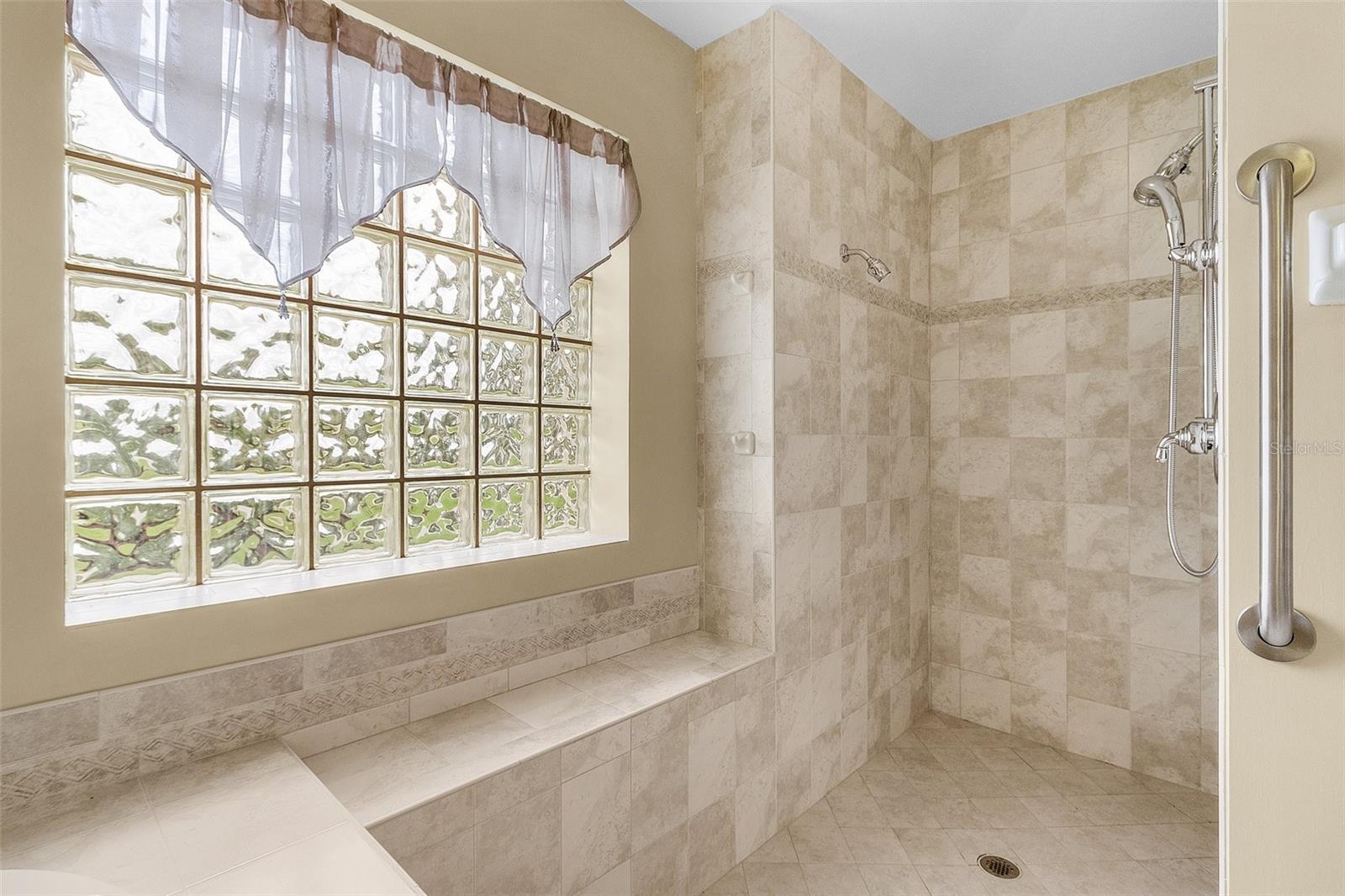 Image 15 of 32 For 15460 Longview Road