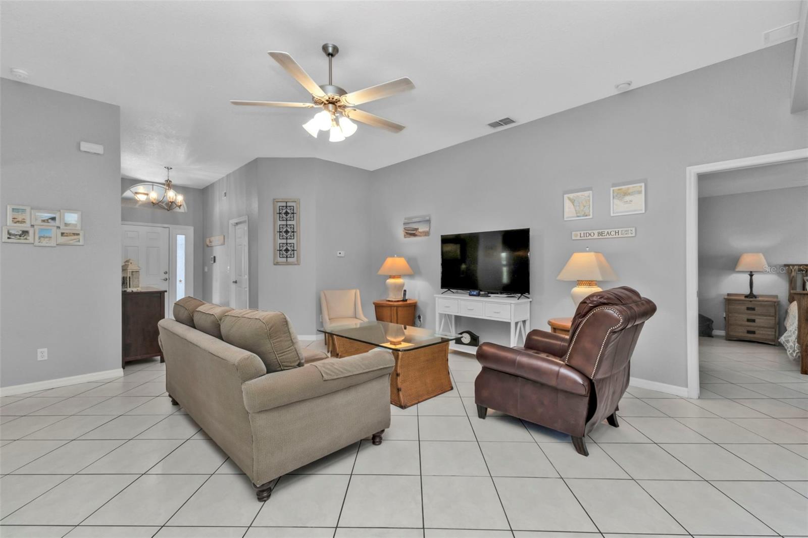 Image 4 of 41 For 24415 Buckingham Way