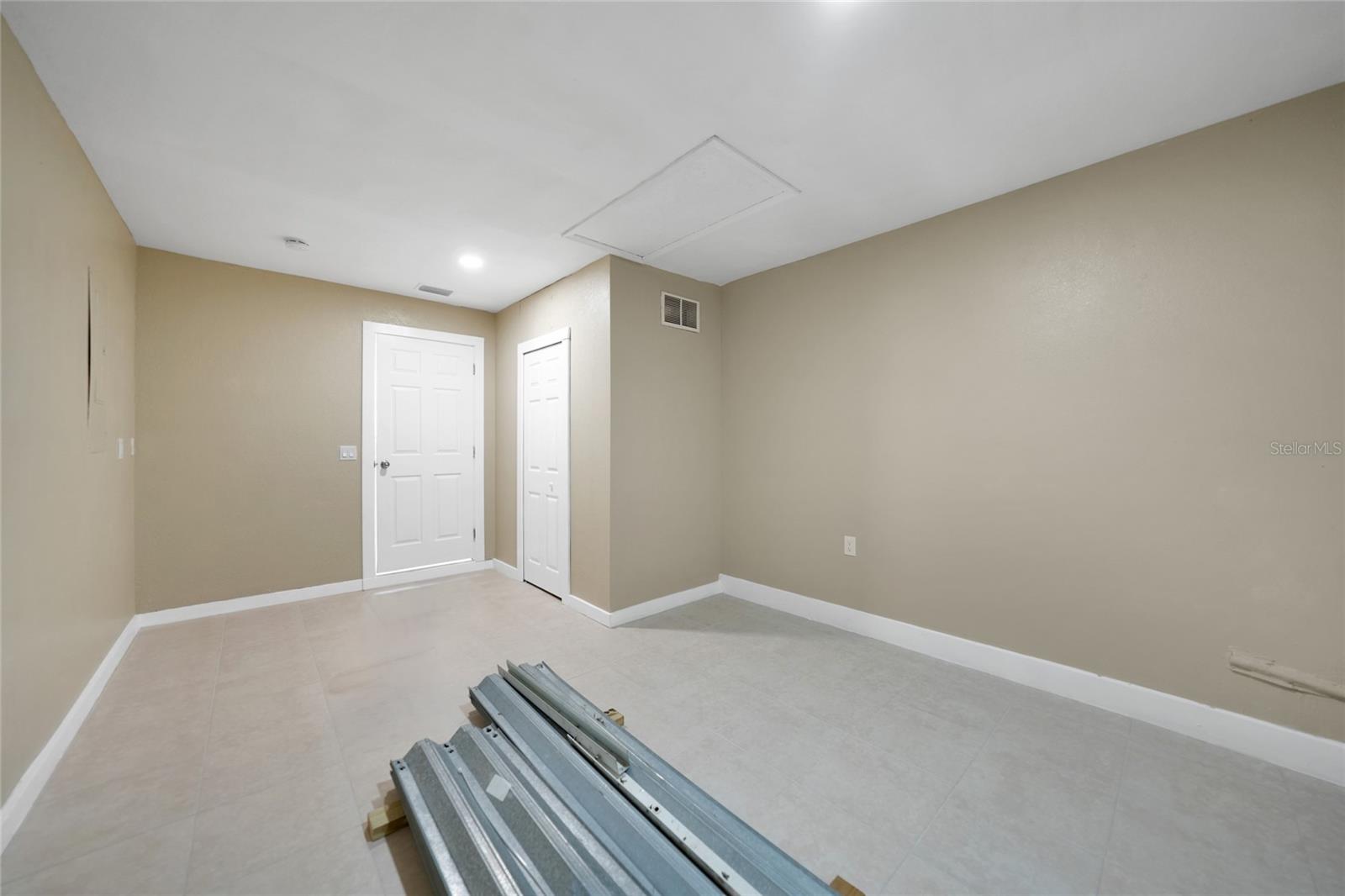 Image 8 of 21 For 511 Corto Andra Street