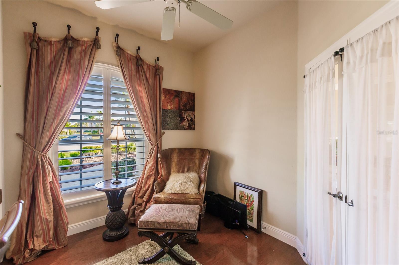 Listing photo id 8 for 3443 Kentia Palm Court