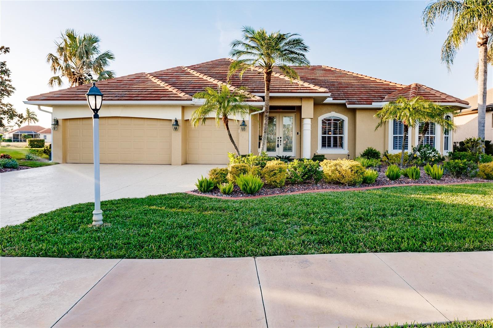 Listing photo id 1 for 3443 Kentia Palm Court