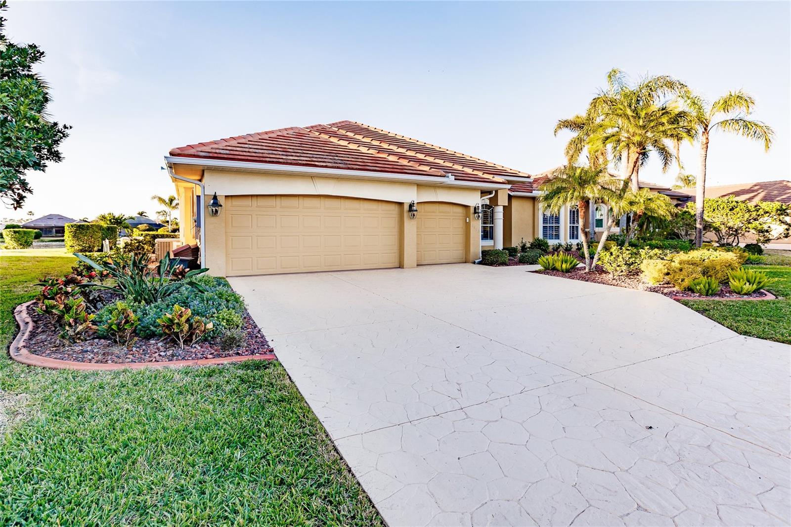 Listing photo id 2 for 3443 Kentia Palm Court