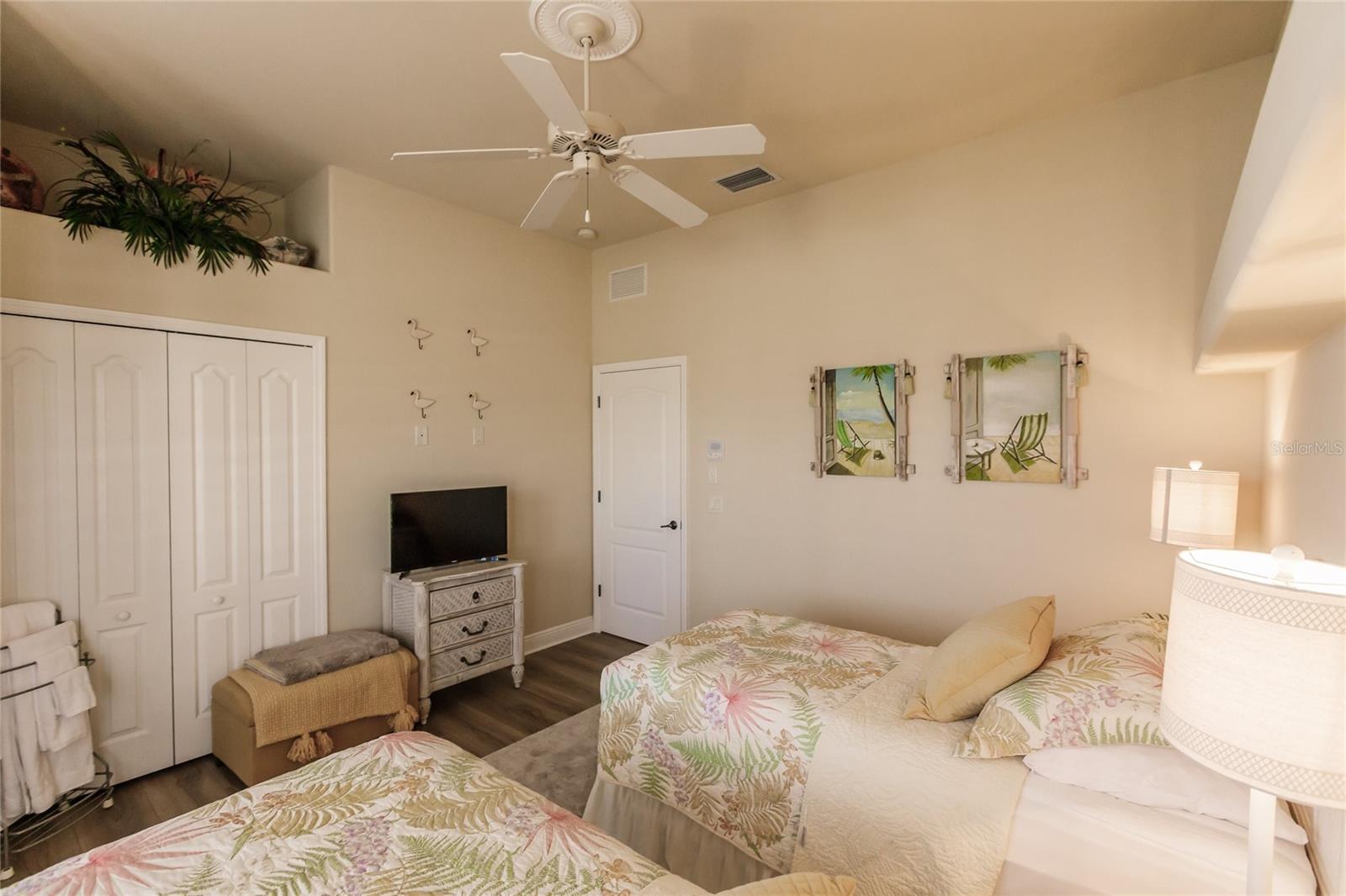 Listing photo id 39 for 3443 Kentia Palm Court