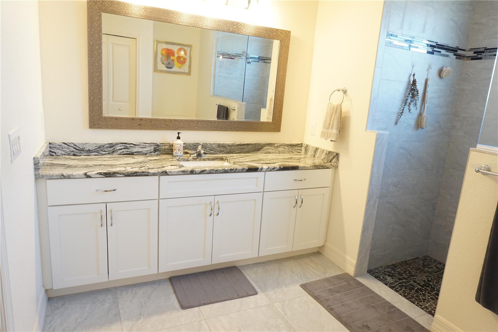 Image 23 of 54 For 25115 Esmeralda Court