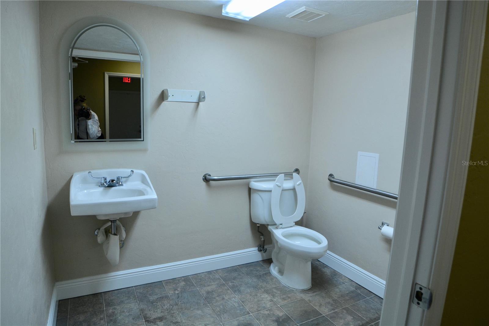 Image 18 of 31 For 2496 Caring Way B