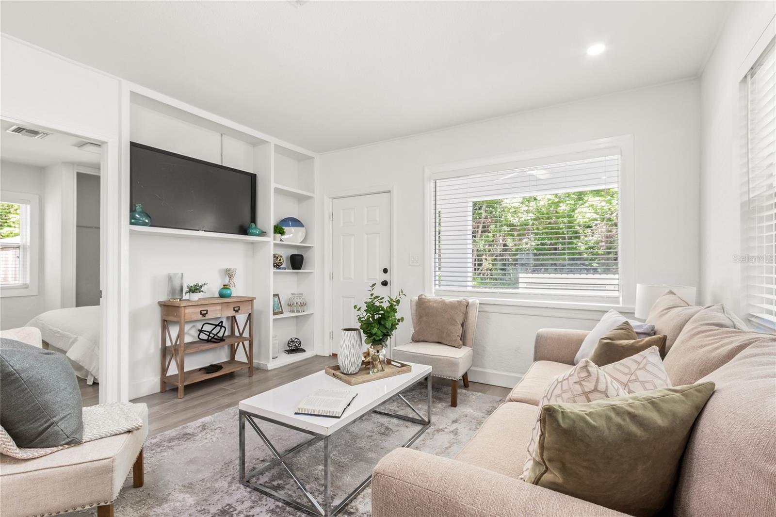 Image 11 of 49 For 925 Saint Johns Street