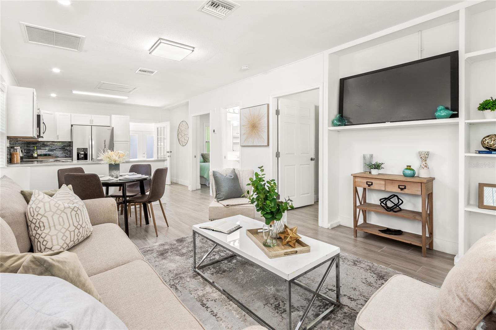 Image 12 of 49 For 925 Saint Johns Street