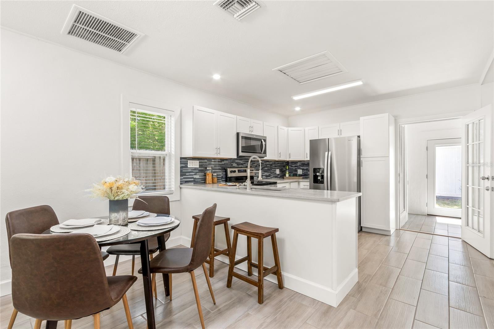 Image 13 of 49 For 925 Saint Johns Street