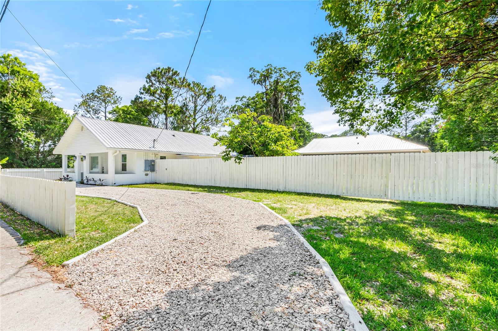 Image 3 of 49 For 925 Saint Johns Street
