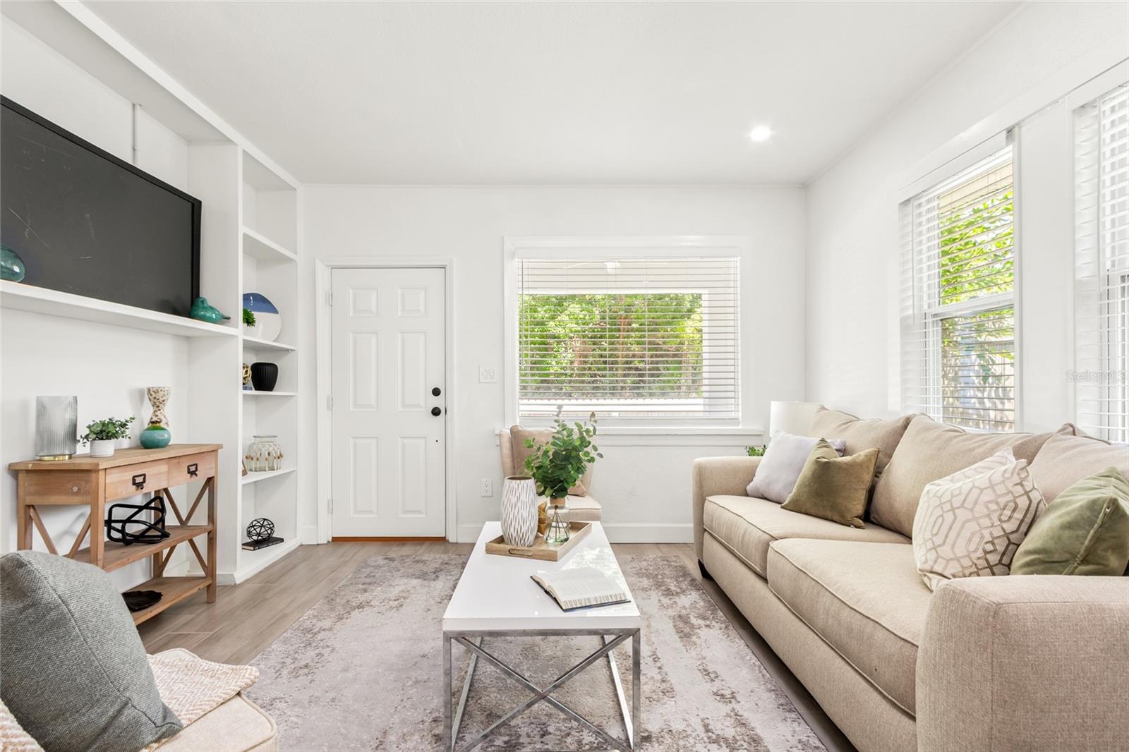 Image 8 of 49 For 925 Saint Johns Street