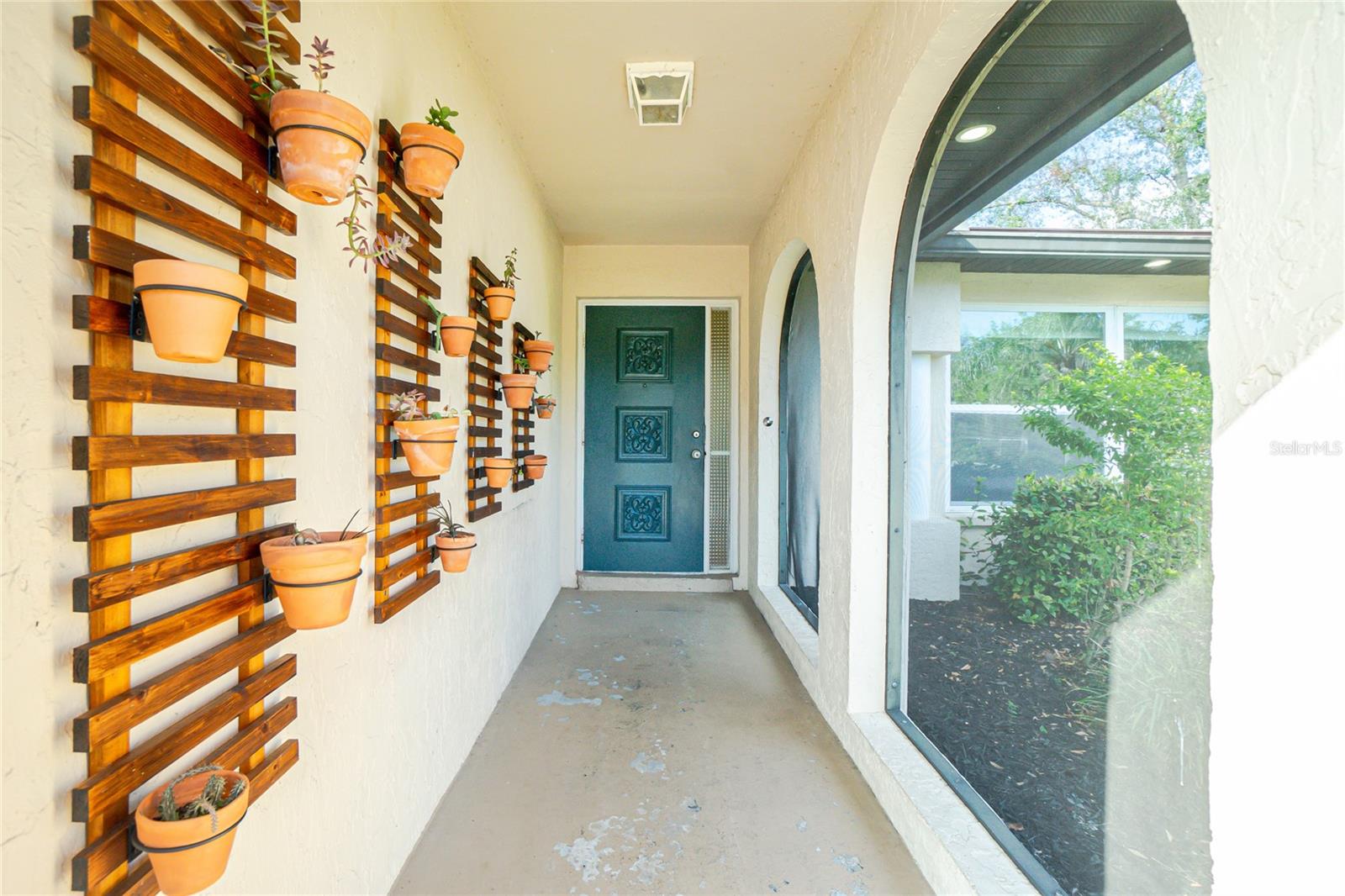 Image 2 of 49 For 1190 Victoria Ave Nw