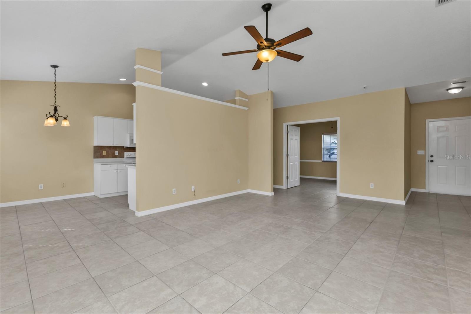 Image 21 of 70 For 26090 Huanuco Drive