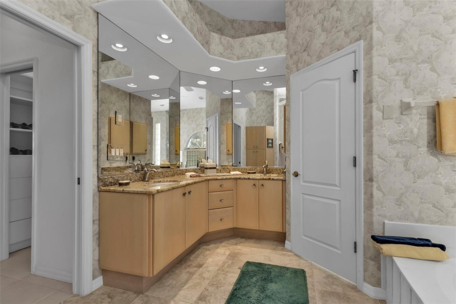 Image 16 of 41 For 3730 Whippoorwill Boulevard