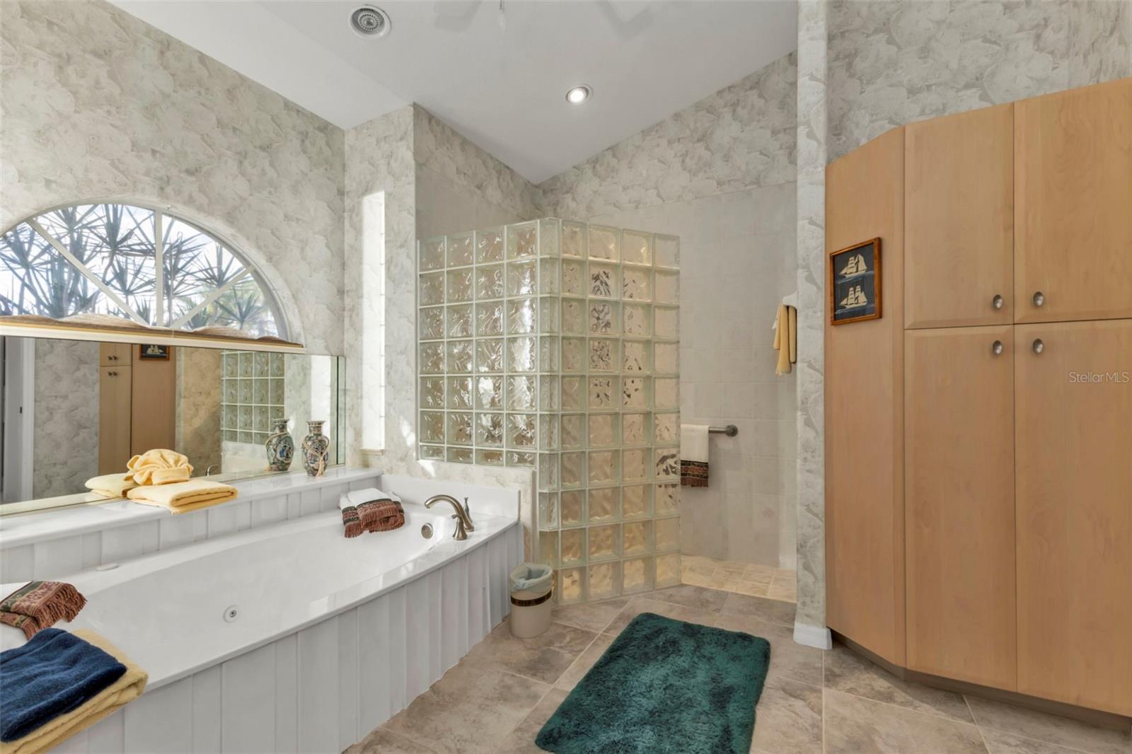 Image 17 of 41 For 3730 Whippoorwill Boulevard