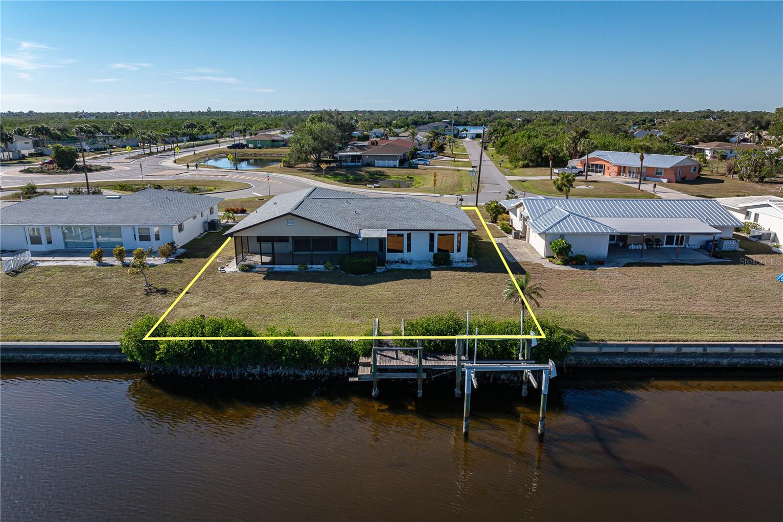 Image 11 of 55 For 117 Tarpon Boulevard Nw