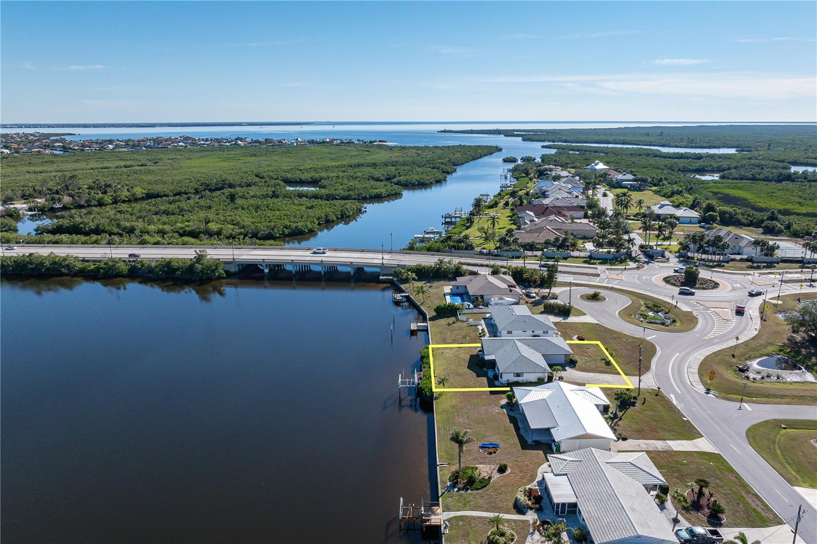 Image 2 of 55 For 117 Tarpon Boulevard Nw