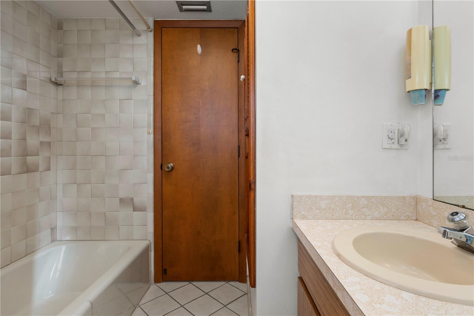 Image 40 of 55 For 117 Tarpon Boulevard Nw