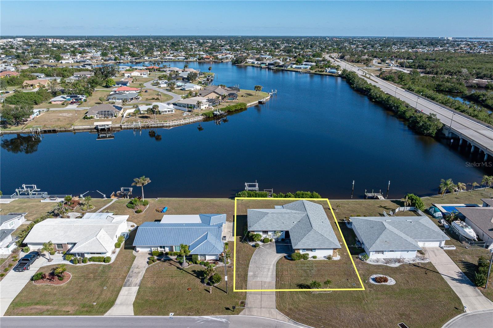 Image 6 of 55 For 117 Tarpon Boulevard Nw