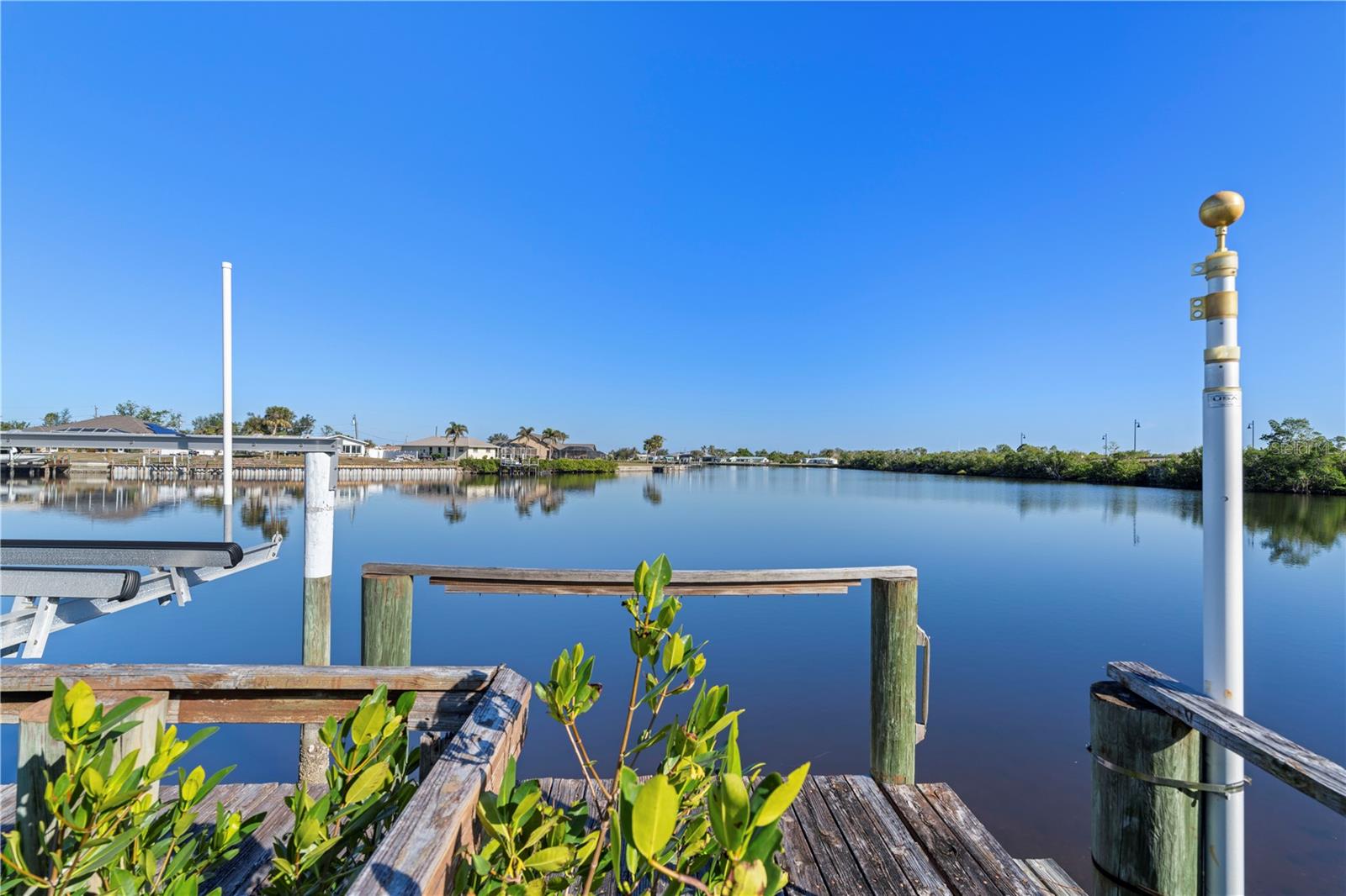 Image 9 of 55 For 117 Tarpon Boulevard Nw