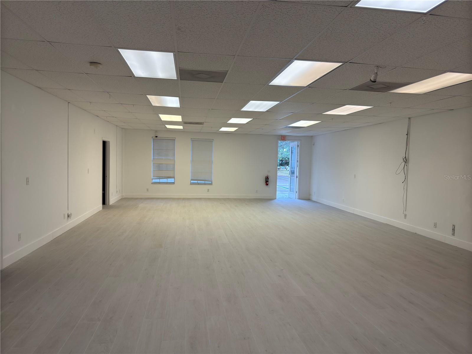 Image 4 of 15 For 17880 Toledo Blade Boulevard