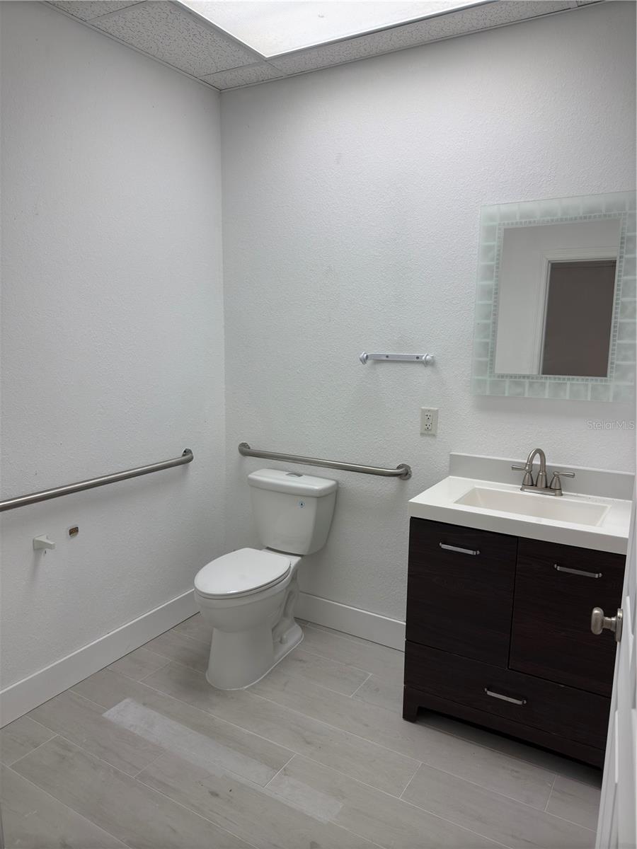 Image 8 of 15 For 17880 Toledo Blade Boulevard