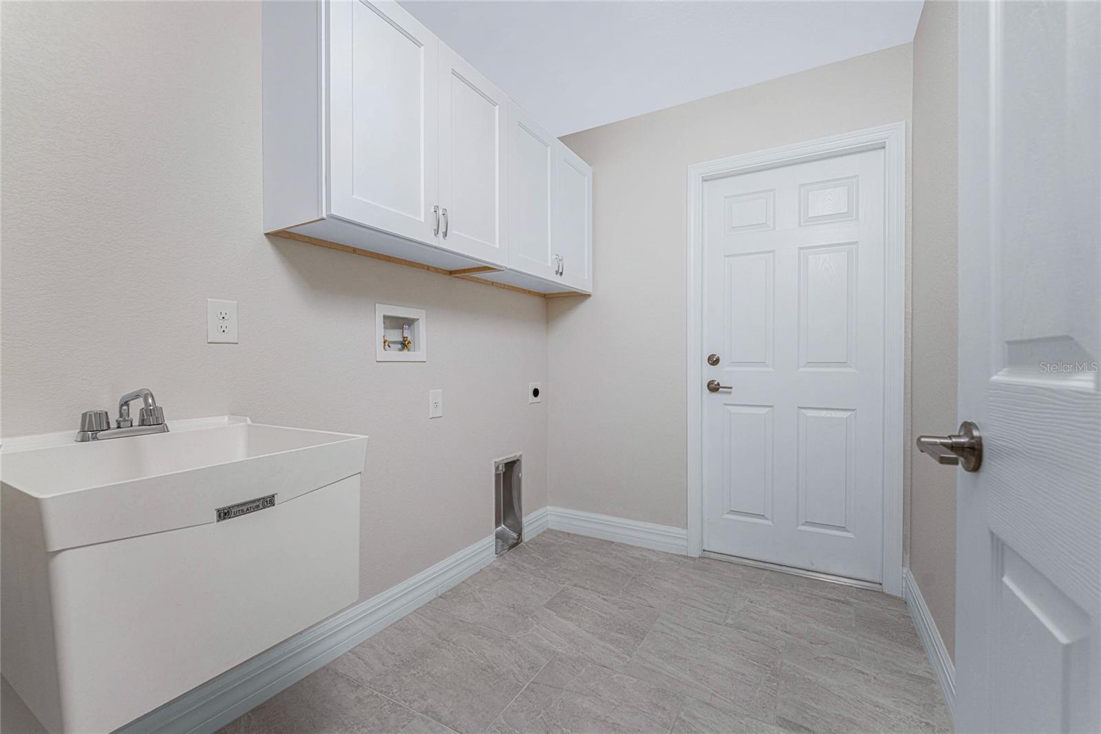 Image 33 of 39 For 5587 Price Boulevard