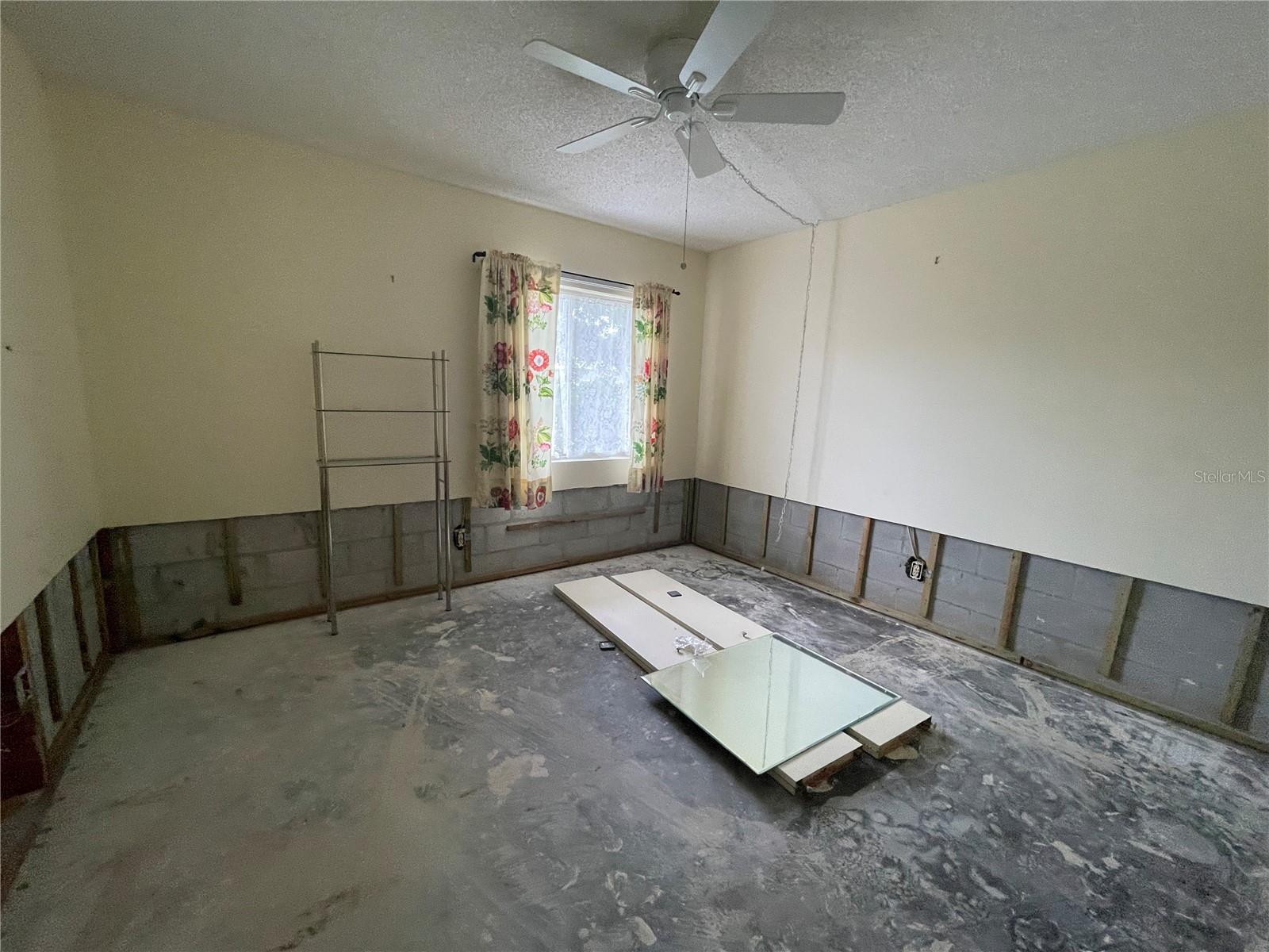 Image 39 of 75 For 22375 Edgewater Drive 151