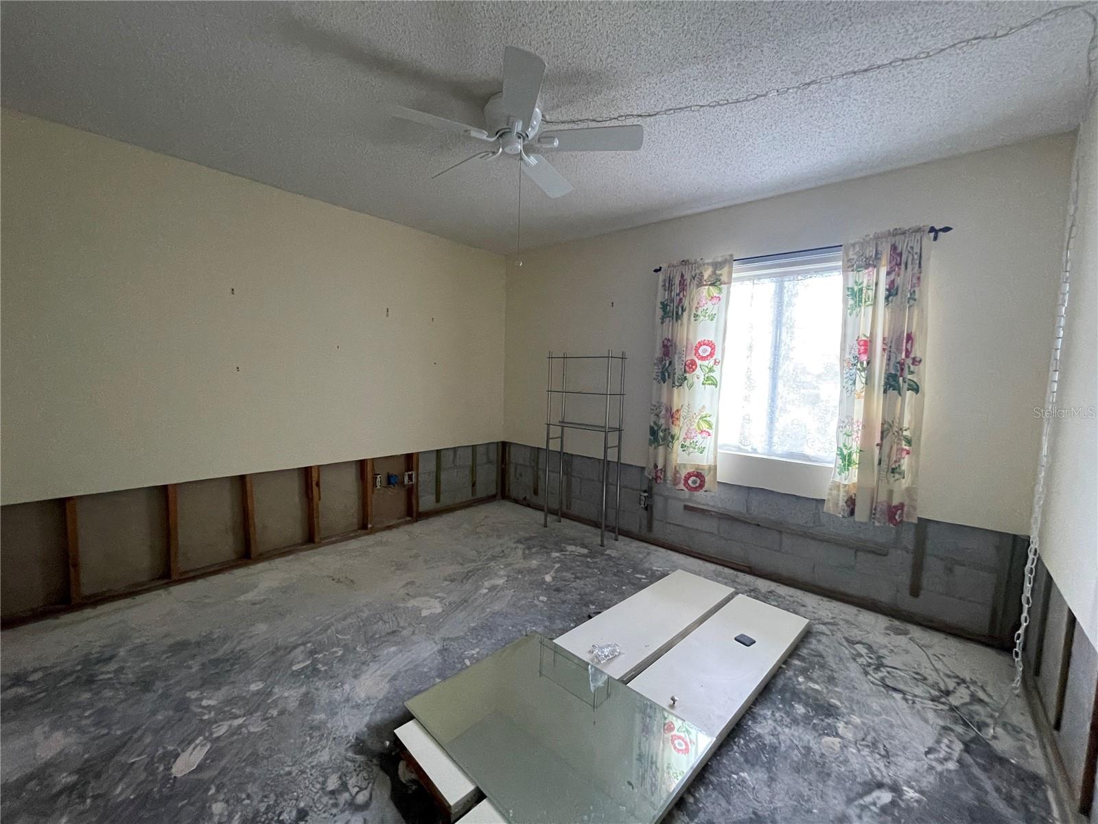 Image 40 of 75 For 22375 Edgewater Drive 151