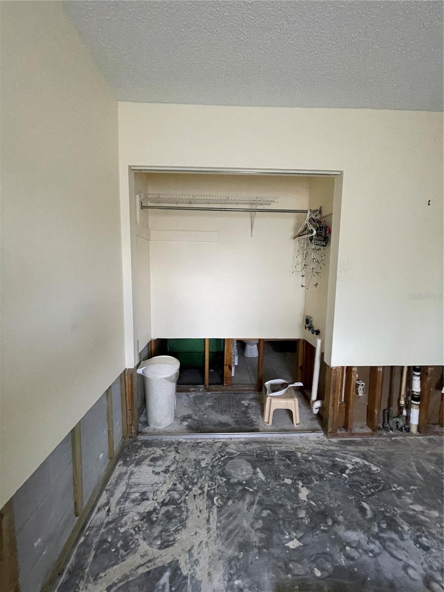 Image 42 of 75 For 22375 Edgewater Drive 151