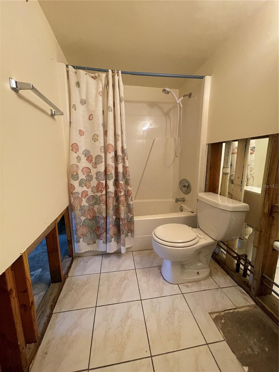 Image 44 of 75 For 22375 Edgewater Drive 151