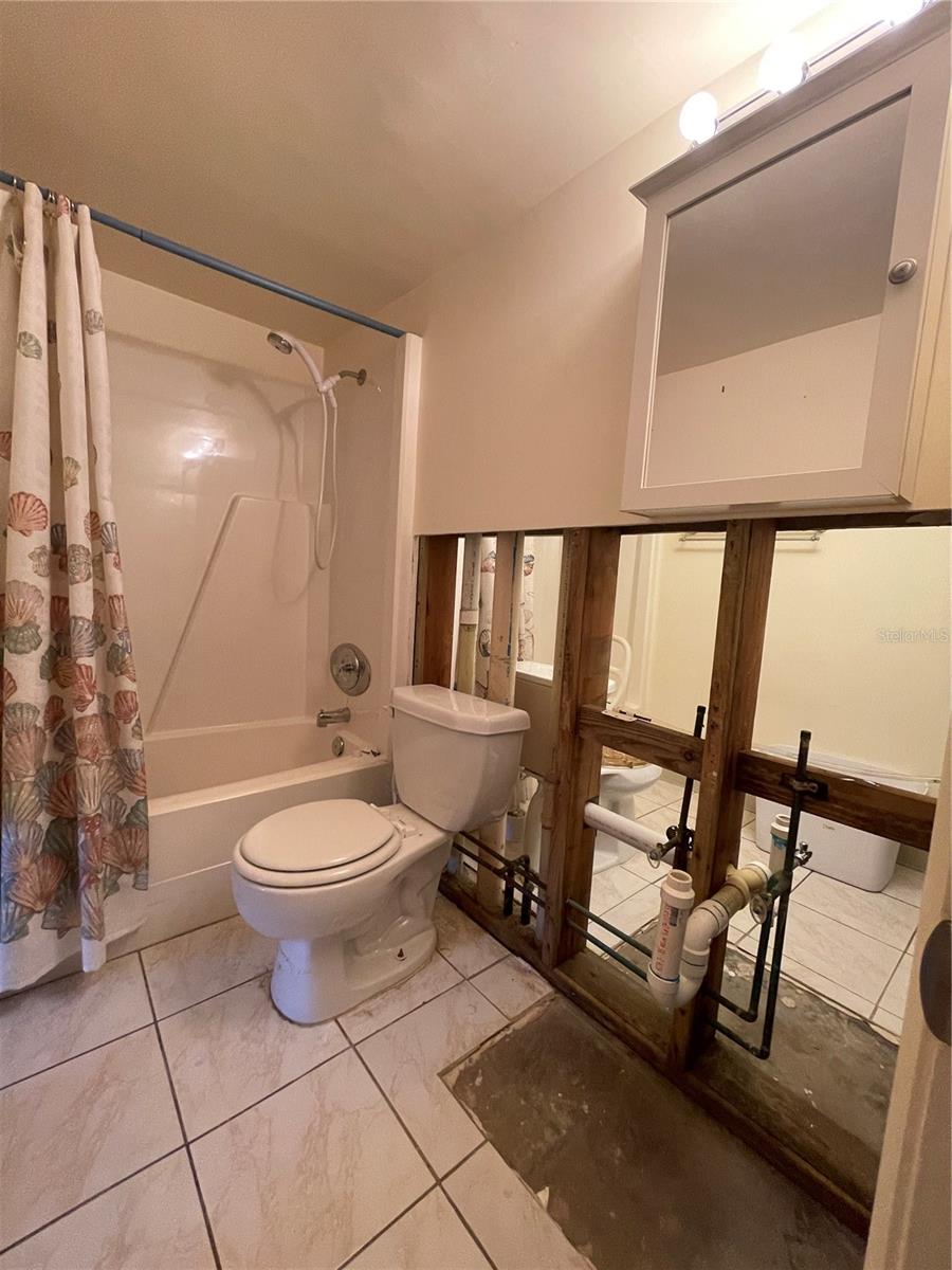 Image 45 of 75 For 22375 Edgewater Drive 151
